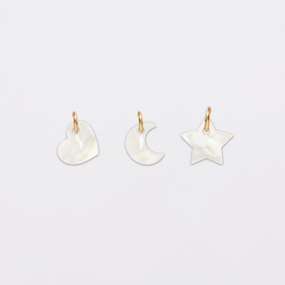 Breloque nacre plaqué or 10 mm