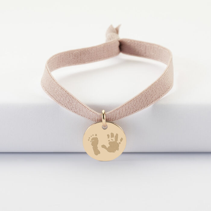 Bracelet enfant personnalisé cordon élastique médaille martelée gravée plaqué or 15 mm