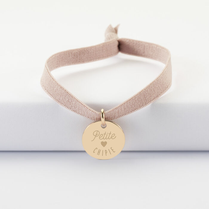 Bracelet enfant personnalisé cordon élastique médaille martelée gravée plaqué or 15 mm - illustration