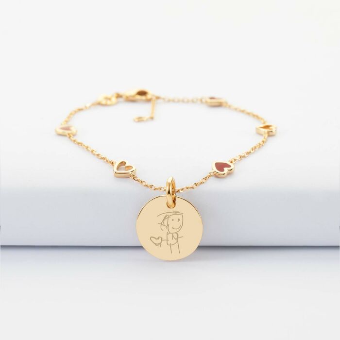 Bracelet chaîne cœurs ajourés et email médaille gravée plaqué or 15 mm - dessin