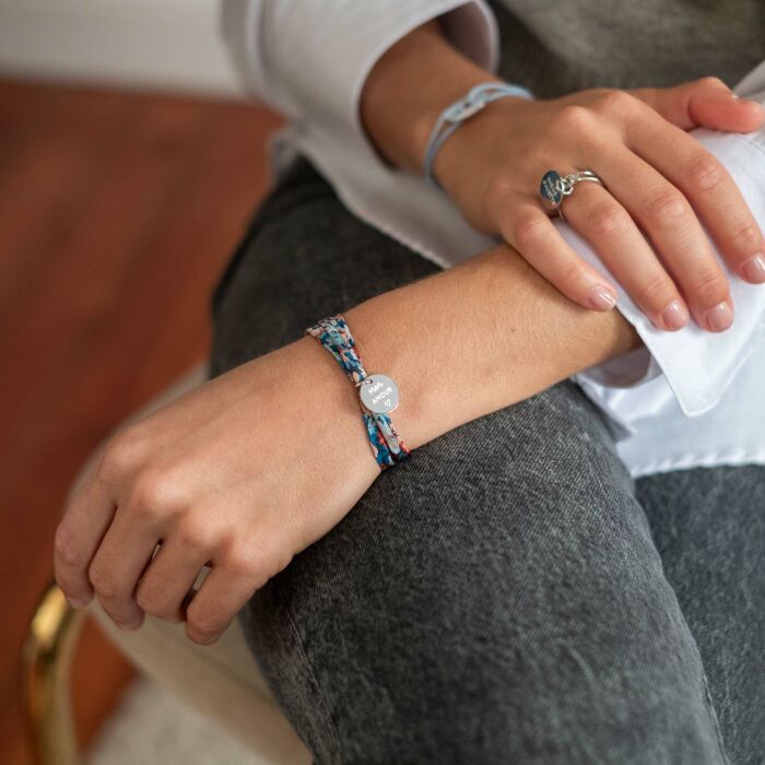 Bracelet 3 tours Liberty personnalisé médaille gravée argent 15 mm - porté face