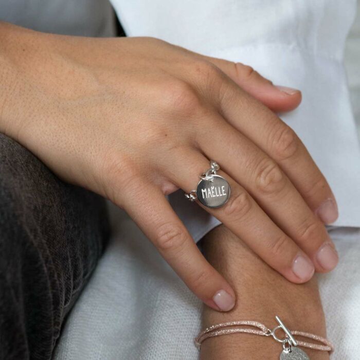 Bague chaine maille ronde argent personnalisée médaille gravée 15 mm - porté zoom