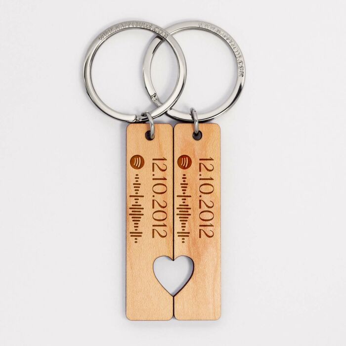 Duo de porte-clés cœurs Spotify personnalisés médailles gravées bois plaques 16x66 mm - date