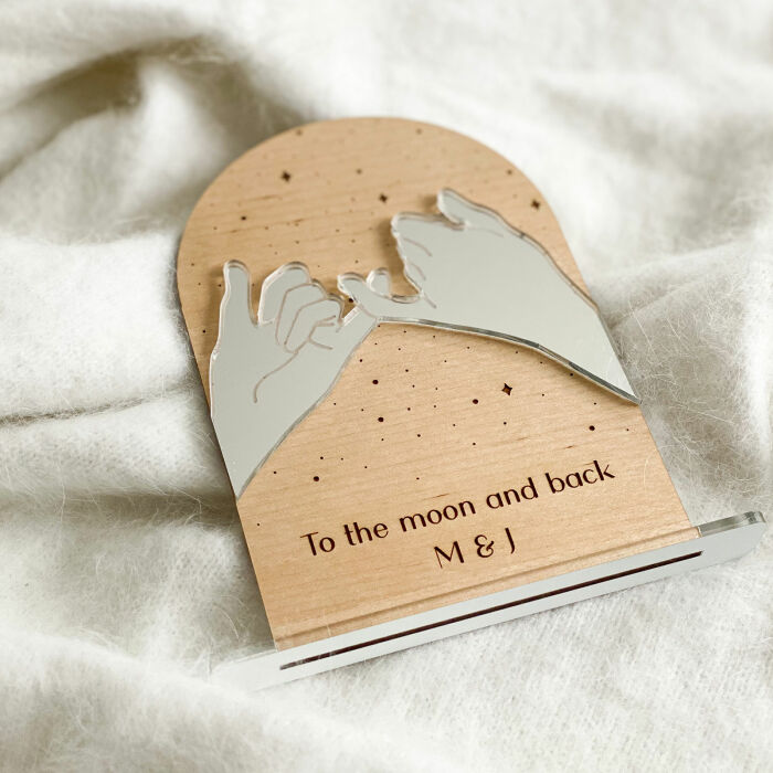 Cadre bois constellation personnalisé gravé avec Mains acrylique miroir argenté 10x15 cm - zoom