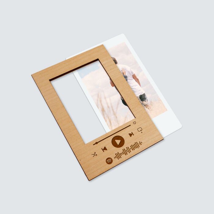 Cadre polaroïd Spotify personnalisé gravé bois aimanté petit format 68x97 mm - photo