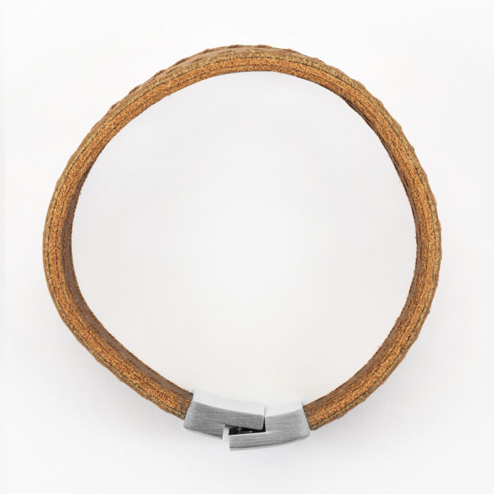 Bracelet homme personnalisé manchette cuir marron médaille gravée acier - ouvert clair