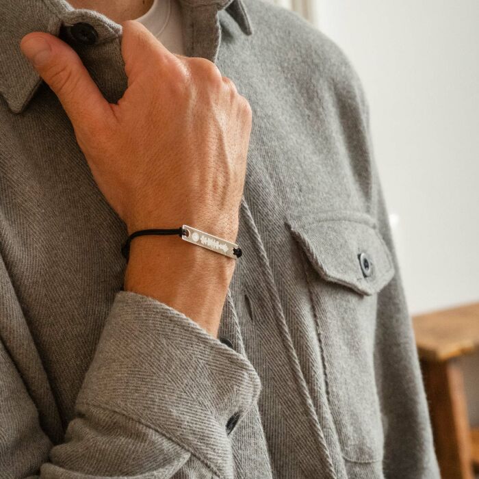 Bracelet homme personnalisé Spotify cordon doublé médaille gravée argent plaque 42x8 mm - porté