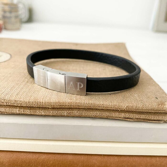 Bracelet homme personnalisé cuir fermoir gravé acier 11x11 mm - zoom