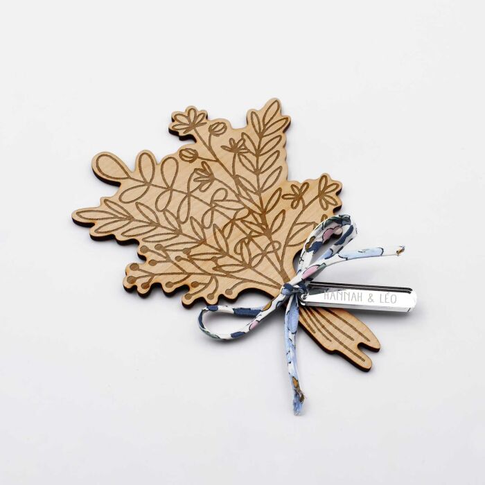 Magnet bouquet de fleurs personnalisé bois gravé 13x10 cm et breloque acrylique miroir 40x8 mm - prénoms