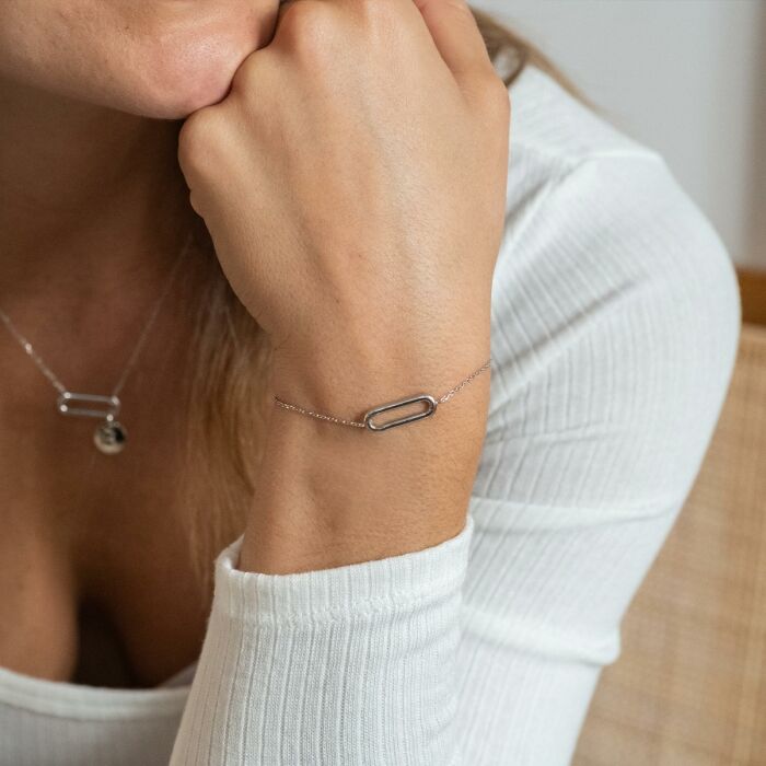 Bracelet chaîne ovale ouvert argent - porté