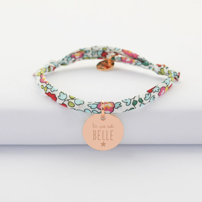 Bracelet enfant personnalisé liberty médaille gravée plaqué or rose 15 mm - illustration la vie est belle