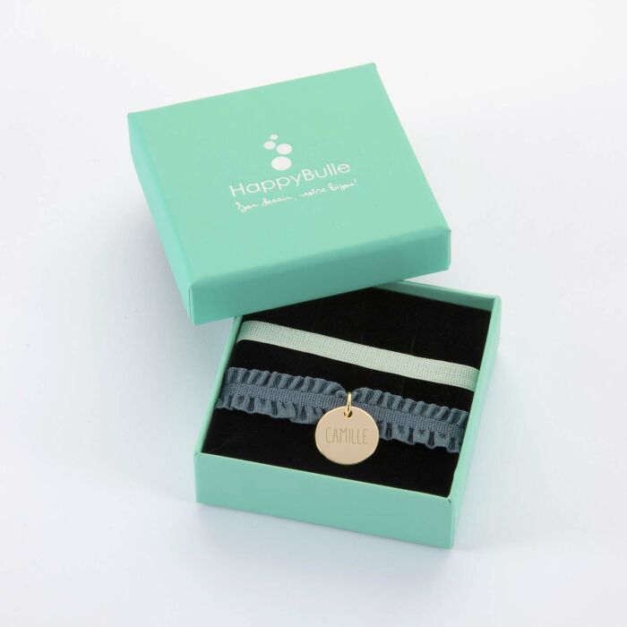 Coffret de bracelets enfant personnalisés cordons élastiques interchangeables médaille gravée plaqué or 15 mm - texte camille