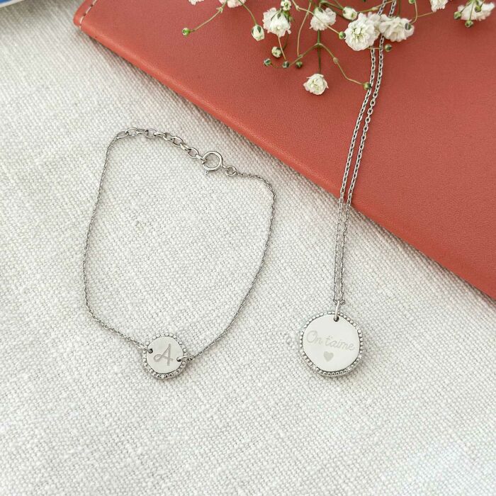 Pendentif personnalisé médaille contour scintillant gravée argent 16 mm - ambiance duo plat