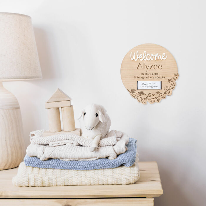 Cadre bracelet de naissance personnalisé bois gravé avec "Welcome" acrylique miroir argenté 13,4x14 cm - ambiance murale