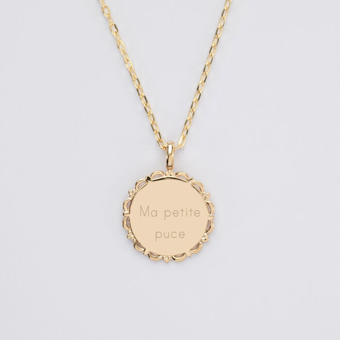 Pendentif enfant personnalisé médaille vintage dentelée gravée plaqué or 17 mm - texte