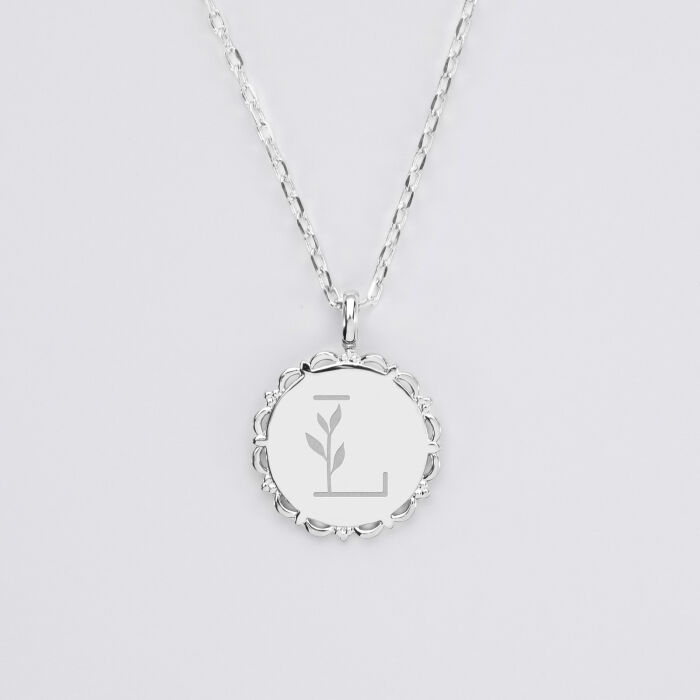 Pendentif enfant personnalisé médaille vintage dentelée gravée argent 17 mm - illu alphabet floral