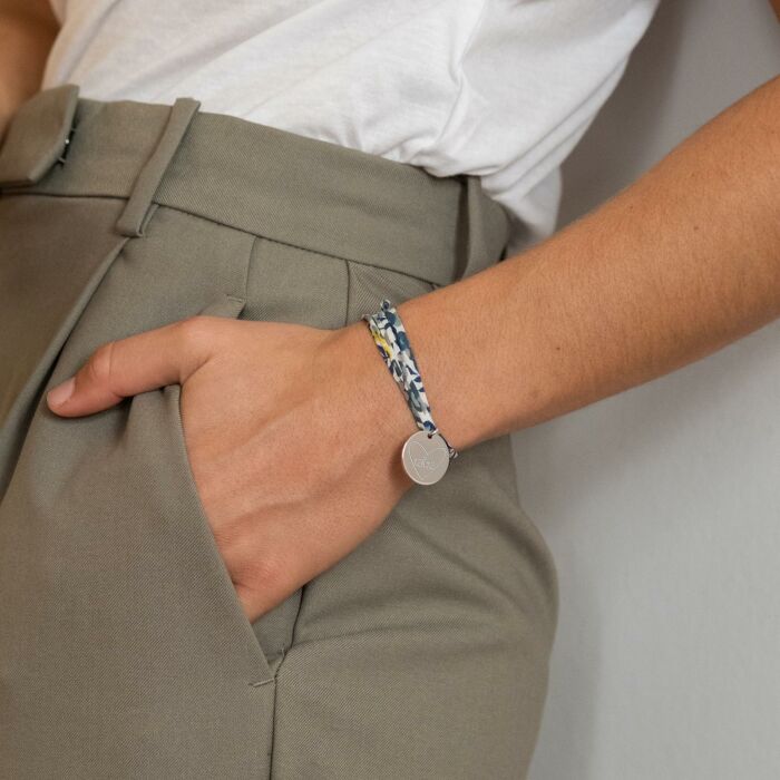 Bracelet 3 tours Liberty personnalisé médaille martelée gravée argent 19 mm - HappyBulle x Mon petit Léon - portée