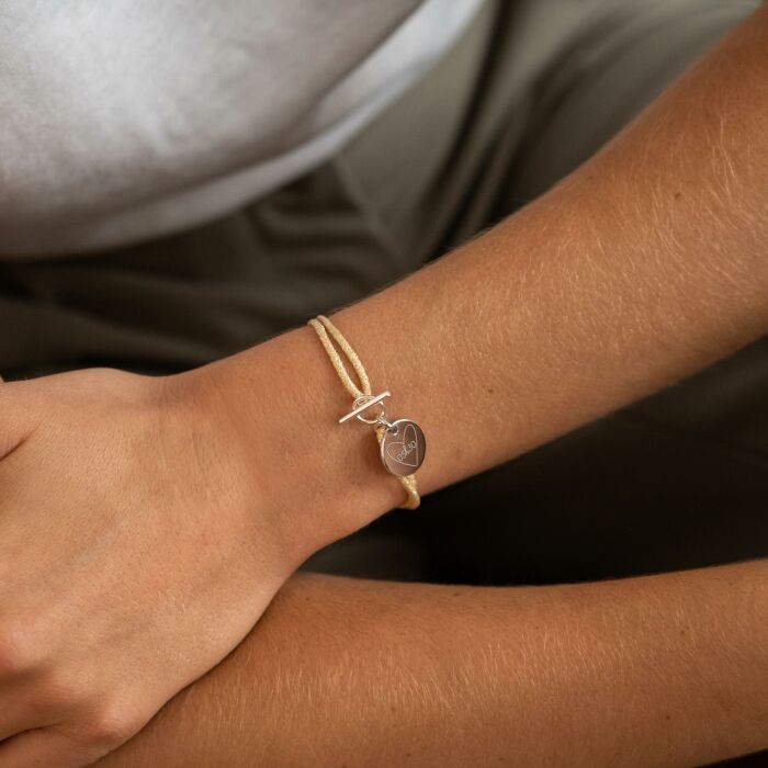 Bracelet fermoir personnalisé cordon pailleté médaille gravée argent 15 mm - HappyBulle x Mon petit Léon - portée