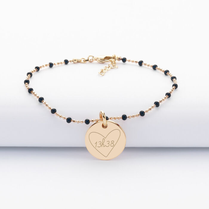 Bracelet perles colorées personnalisé médaille gravée plaqué or 15 mm - HappyBulle x Mon petit Léon - 13h38