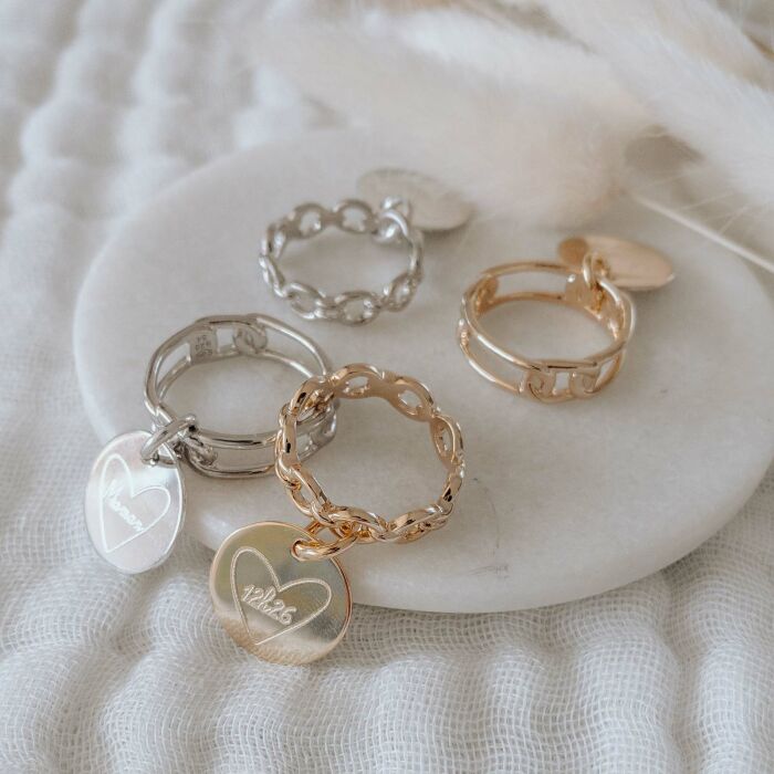 Bague chaine maille ronde plaqué or personnalisée médaille gravée 15 mm - HappyBulle x Mon petit Léon - détails