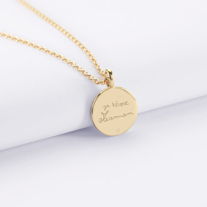 Pendentif personnalisé médaille gravée plaqué or email noir soleil 14 mm - écrits à la main maman