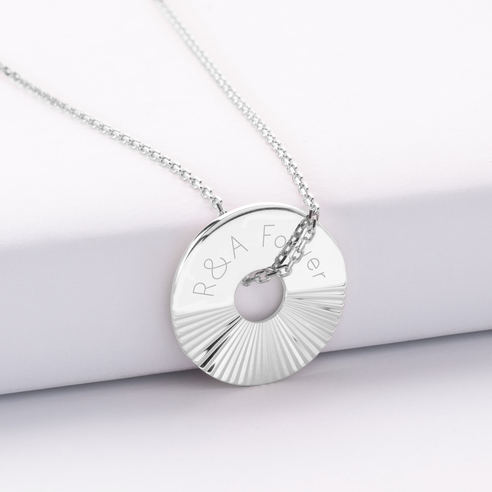 Pendentif argent homme personnalisé médaille cible soleil gravée