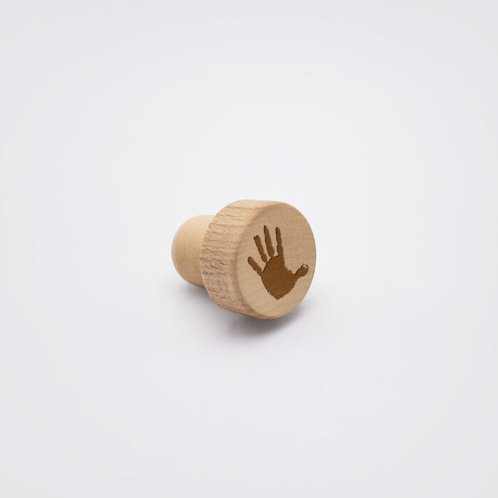 Bouchon de bouteille personnalisé bois gravé - empreinte main