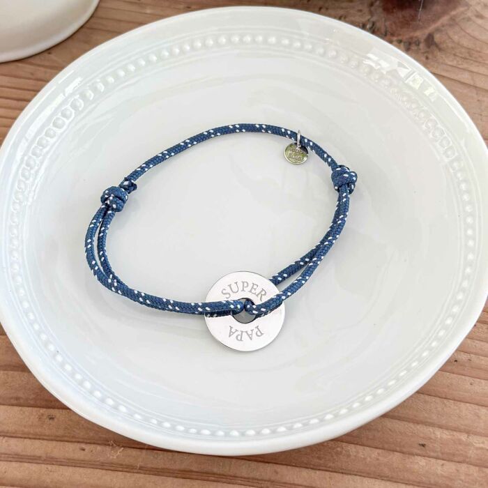 Bracelet homme personnalisé cordage marin simple médaille gravée argent cible 20 mm - ambiance