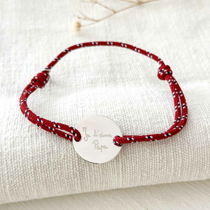 Bracelet homme personnalisé cordage marin simple médaille gravée argent 2 trous 20 mm - ambiance