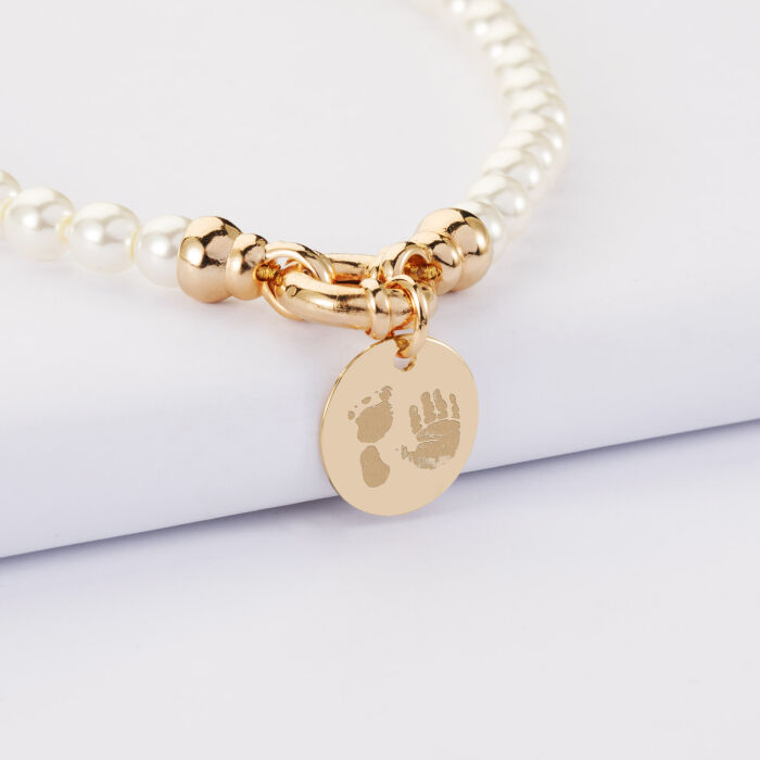 Collier personnalisé perles de Majorque fermoir marin médaille gravée plaqué or 15 mm - empreintes