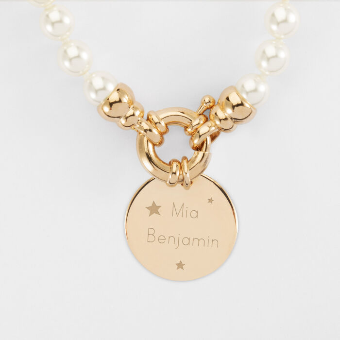 Collier personnalisé perles de Majorque fermoir marin médaille gravée plaqué or 19 mm - texte et pictogramme