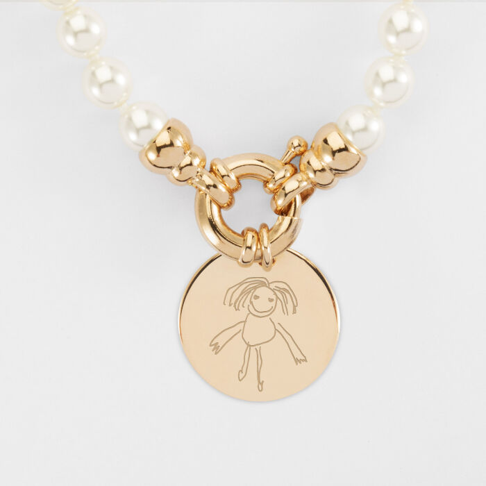 Collier personnalisé perles de Majorque fermoir marin médaille gravée plaqué or 19 mm - dessin