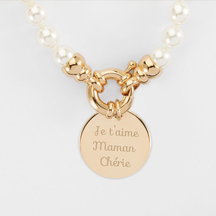 Collier personnalisé perles de Majorque fermoir marin médaille gravée plaqué or 19 mm - texte "je t'aime maman chérie"