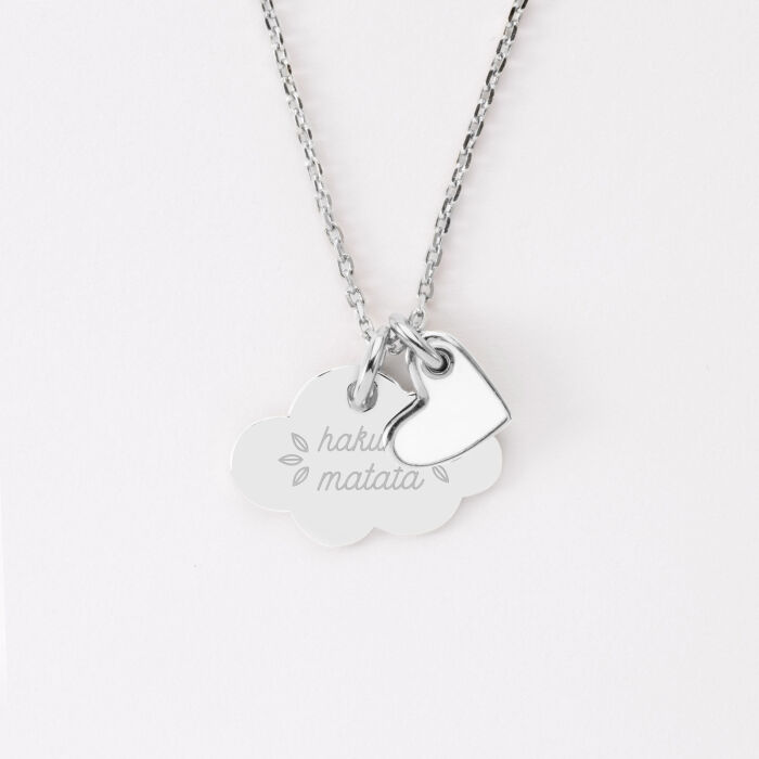 Pendentif enfant personnalisé médaille gravée argent nuage 20x14 mm et breloque coeur email blanc 10 mm - illustration "Hakuna Matata"