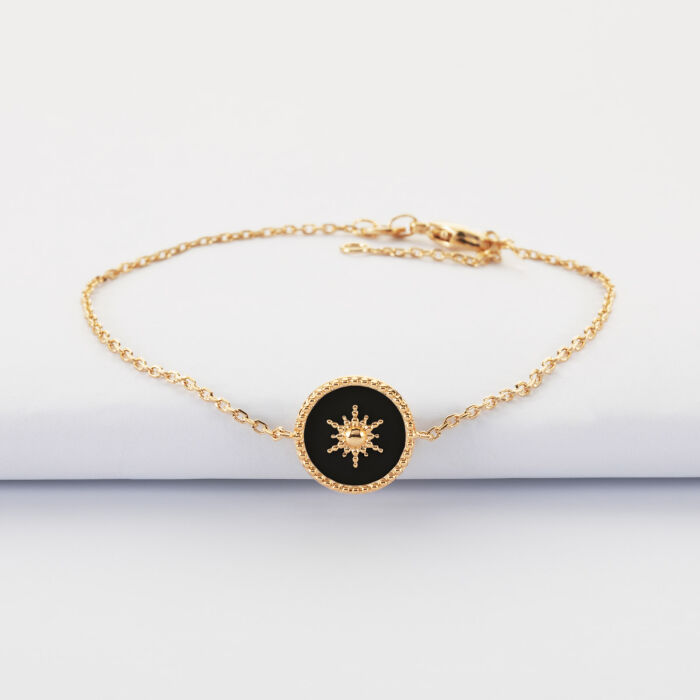 Bracelet chaîne personnalisé médaille gravée plaqué or initiale email noir soleil 12 mm - face