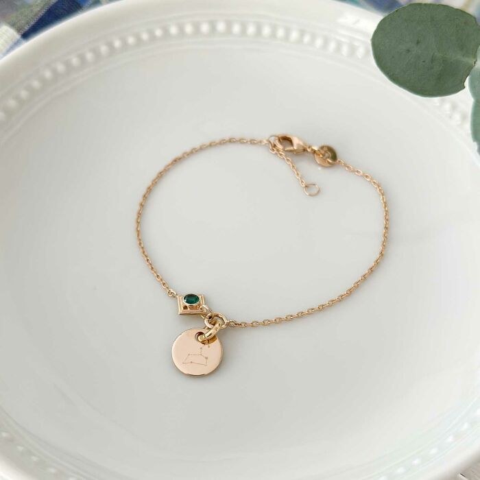 Bracelet chaine talisman losange vert personnalisé médaille gravée plaqué or 10 mm - illustration