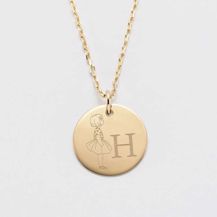 Pendentif personnalisé initiale médaille gravée plaqué or 19 mm - HappyBulle x Marie Savart - fille cœur