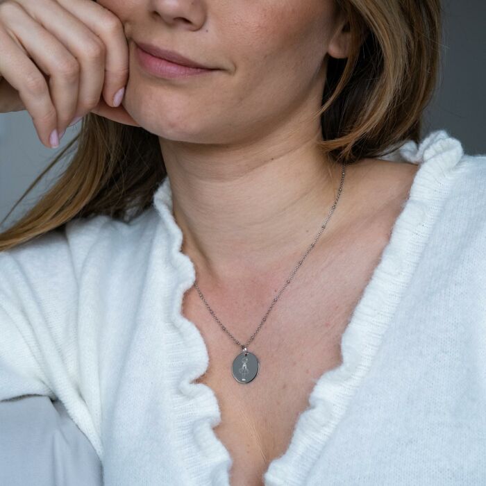 Pendentif personnalisé illustration médaille gravée argent 19 mm - HappyBulle x Marie Savart