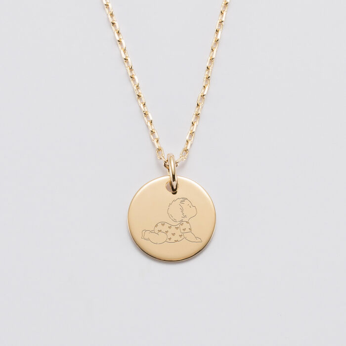 Pendentif personnalisé illustration médaille gravée plaqué or 15 mm - HappyBulle x Marie Savart - bébé coeur