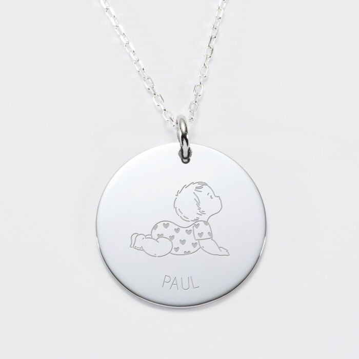 Pendentif personnalisé prénom médaille gravée argent 27 mm - HappyBulle x Marie Savart - bébé coeur