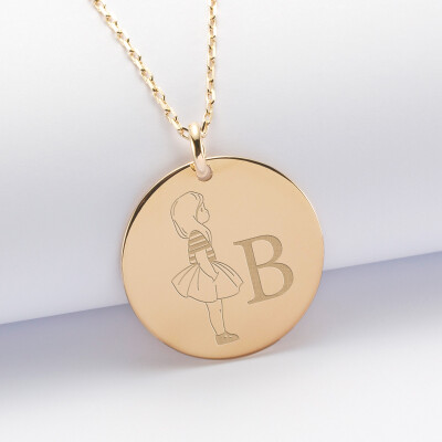 Pendentif personnalisé initiale médaille gravée plaqué or 27 mm - HappyBulle x Marie Savart - fille marinière