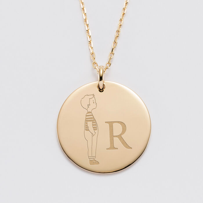 Pendentif personnalisé initiale médaille gravée plaqué or 27 mm - HappyBulle x Marie Savart - garçon marinière