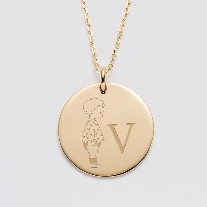 Pendentif personnalisé initiale médaille gravée plaqué or 27 mm - HappyBulle x Marie Savart - bambin coeur