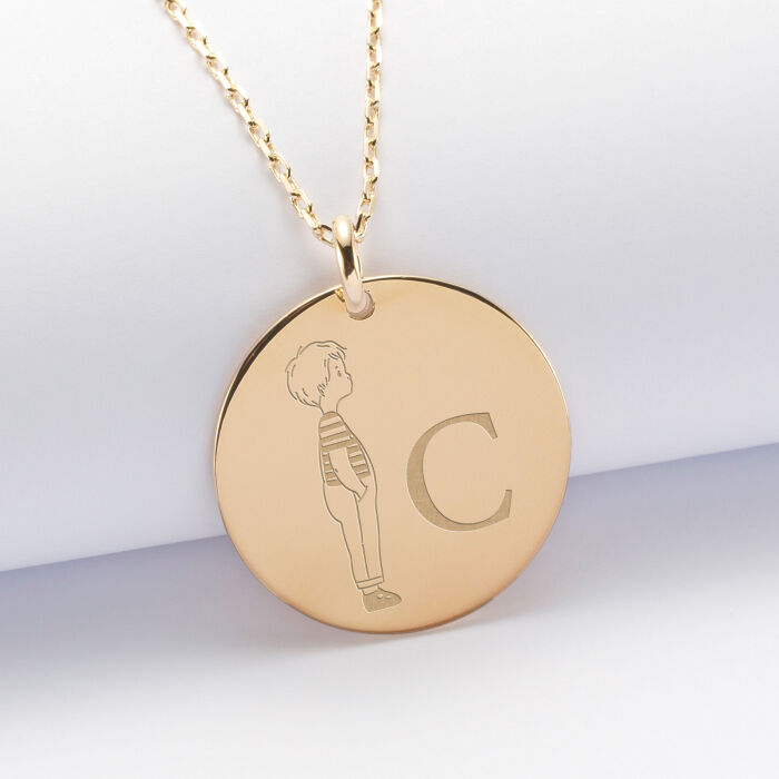 Pendentif personnalisé initiale médaille gravée plaqué or 27 mm - HappyBulle x Marie Savart - garçon marinière
