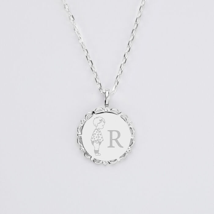 Pendentif personnalisé initiale médaille vintage dentelée gravée argent 17 mm - HappyBulle x Marie Savart - bambin coeur