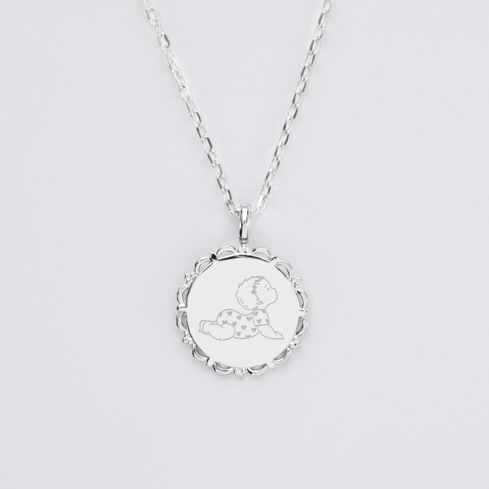 Pendentif personnalisé illustration médaille vintage dentelée gravée argent 17 mm - HappyBulle x Marie Savart - bébé coeur