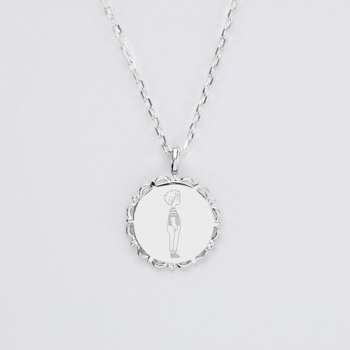 Pendentif personnalisé illustration médaille vintage dentelée gravée argent 17 mm - HappyBulle x Marie Savart - garçon marinière