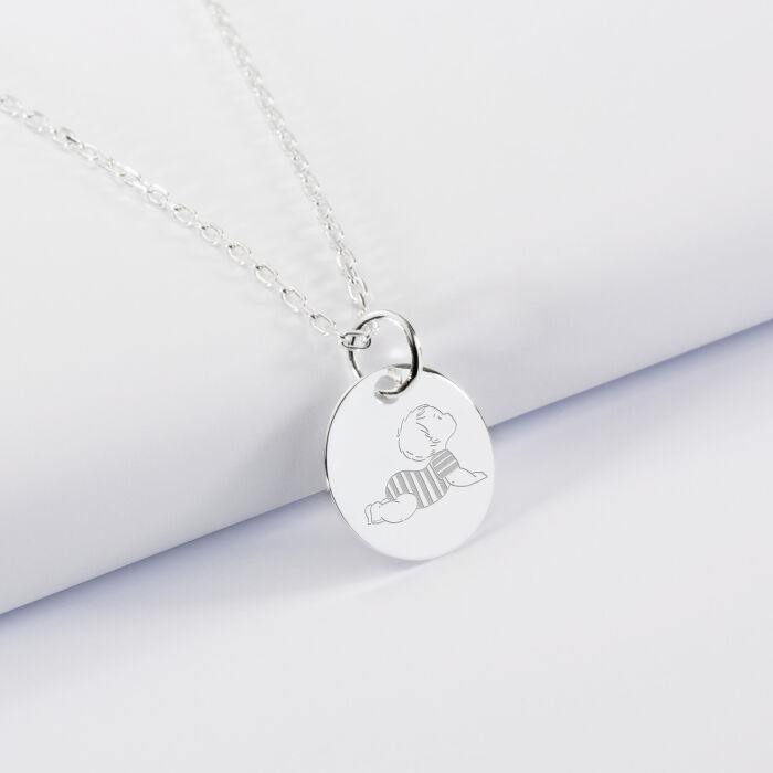 Pendentif enfant personnalisé illustration médaille gravée argent 15 mm - HappyBulle x Marie Savart - bébé marinière