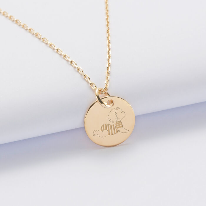 Pendentif enfant personnalisé illustration médaille gravée plaqué or 15 mm - HappyBulle x Marie Savart - bébé marinière