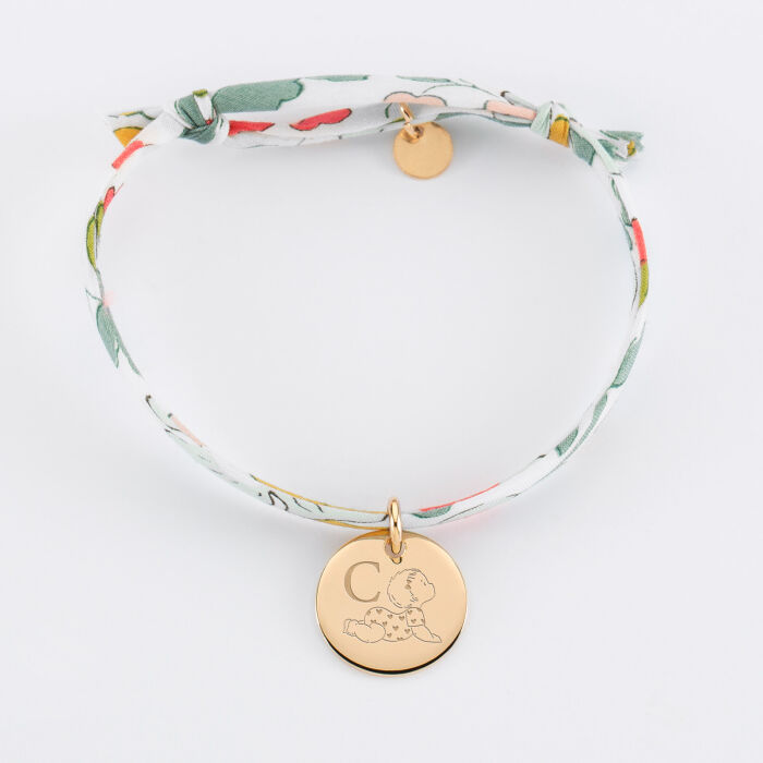Bracelet enfant Liberty personnalisé initiale médaille gravée plaqué or 15 mm - HappyBulle x Marie Savart - bébé coeur
